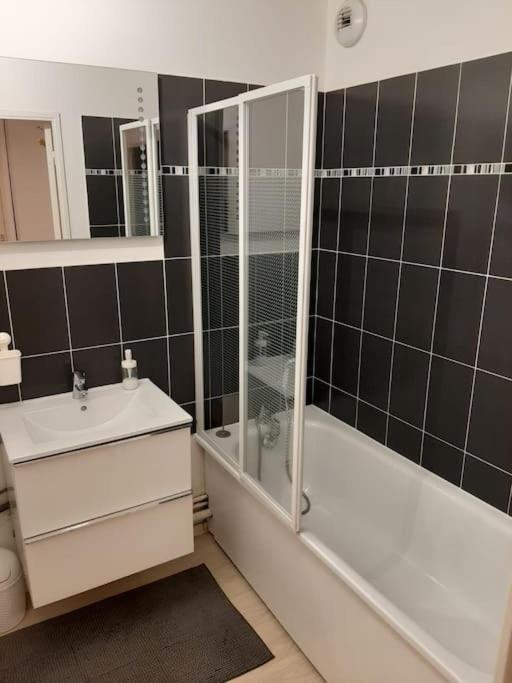 Joli Appartement Avec Jardin Et 2 Parkings Prives Argenteuil Esterno foto